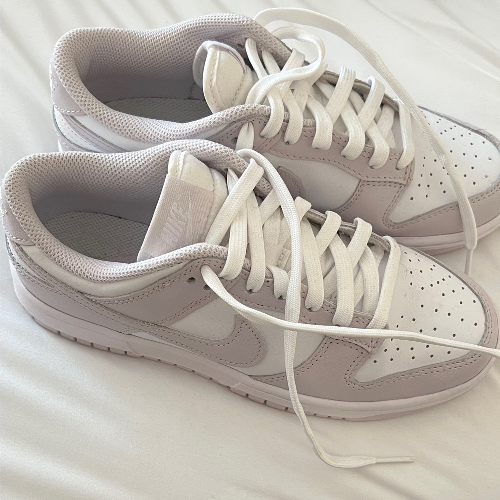 Nike Women's White and Light Purple Sneakers